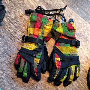 Toddler snow gloves.